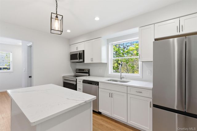 41 Potters Lane, Huntington, NY 11743