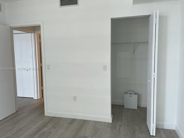 55 SW 9th St 3102, Miami, FL 33130