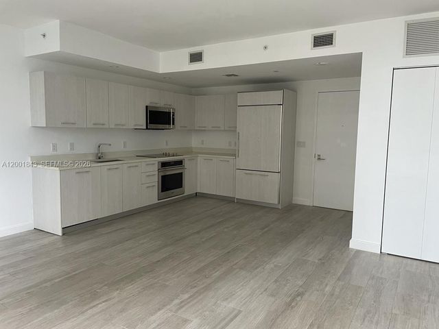 55 SW 9th St 3102, Miami, FL 33130