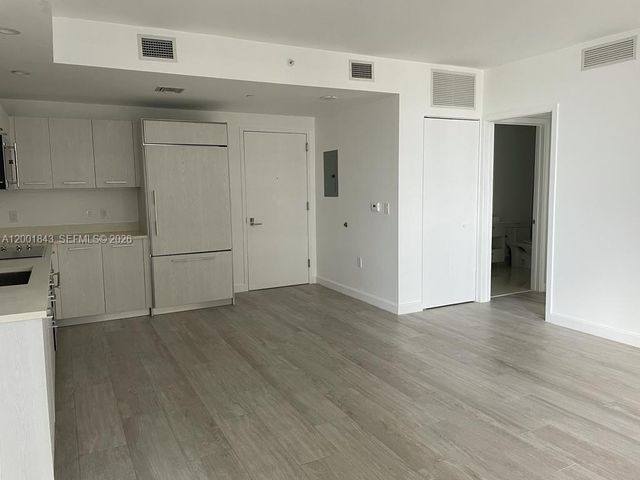 55 SW 9th St 3102, Miami, FL 33130