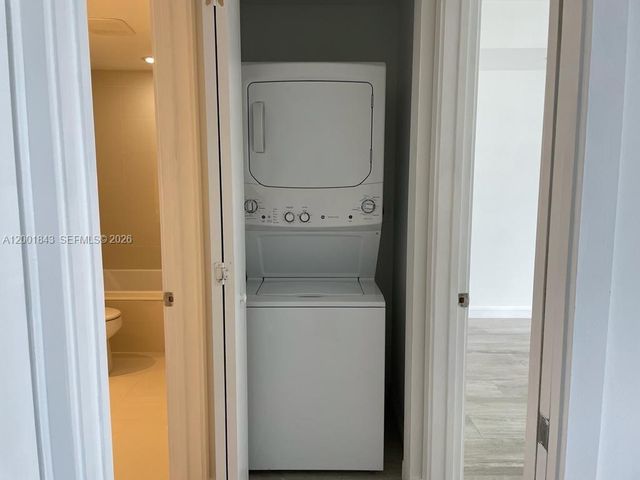 55 SW 9th St 3102, Miami, FL 33130