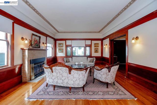 2056 Santa Clara Ave, Alameda, CA 94501