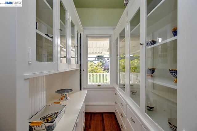 2056 Santa Clara Ave, Alameda, CA 94501