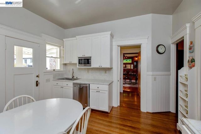 2056 Santa Clara Ave, Alameda, CA 94501