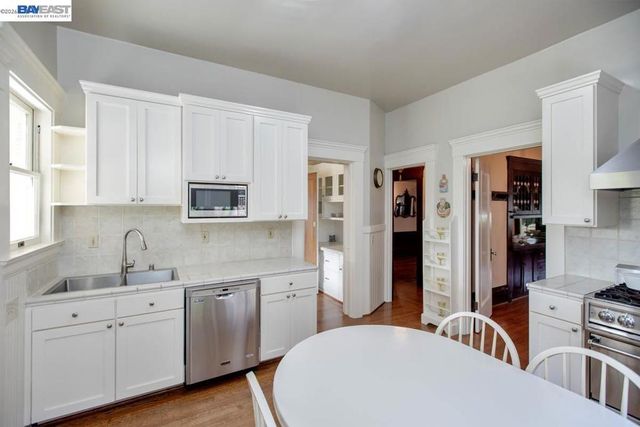 2056 Santa Clara Ave, Alameda, CA 94501