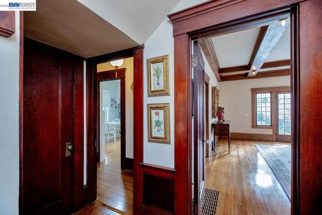 2056 Santa Clara Ave, Alameda, CA 94501