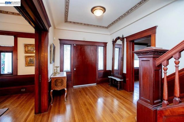 2056 Santa Clara Ave, Alameda, CA 94501