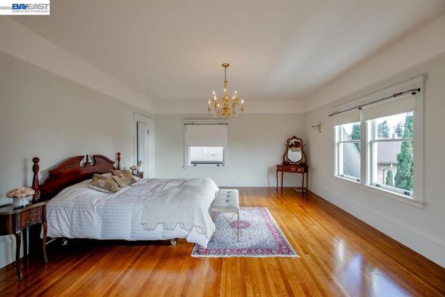 2056 Santa Clara Ave, Alameda, CA 94501