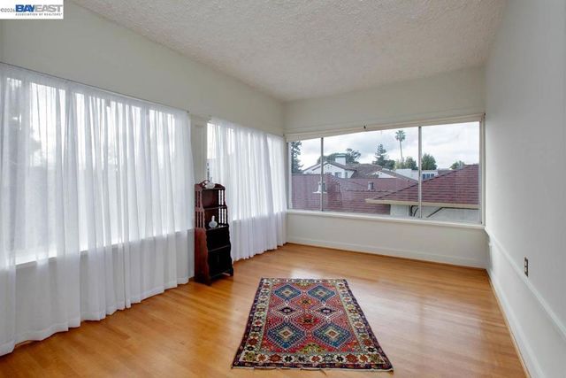 2056 Santa Clara Ave, Alameda, CA 94501