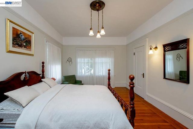 2056 Santa Clara Ave, Alameda, CA 94501