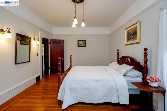 2056 Santa Clara Ave, Alameda, CA 94501