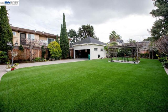 2056 Santa Clara Ave, Alameda, CA 94501