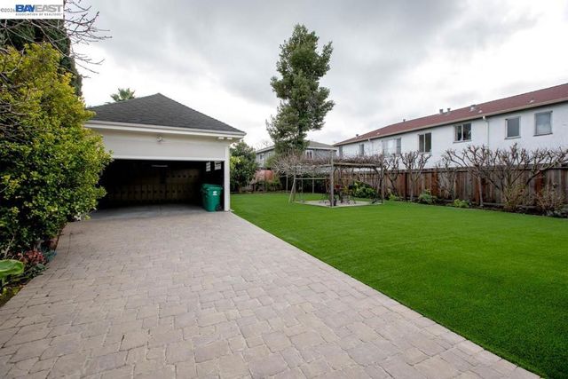 2056 Santa Clara Ave, Alameda, CA 94501