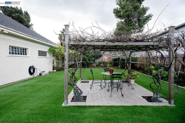 2056 Santa Clara Ave, Alameda, CA 94501