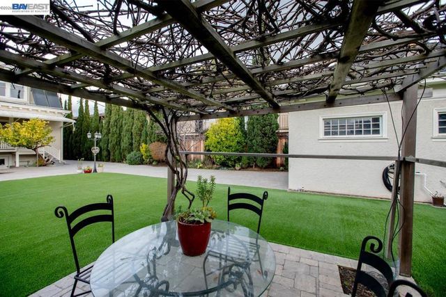 2056 Santa Clara Ave, Alameda, CA 94501