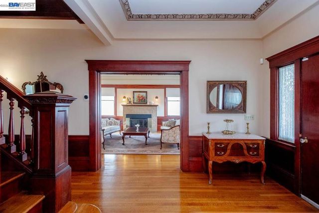 2056 Santa Clara Ave, Alameda, CA 94501