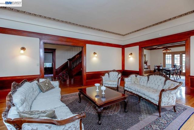 2056 Santa Clara Ave, Alameda, CA 94501