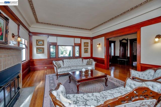 2056 Santa Clara Ave, Alameda, CA 94501