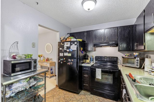 3850 Plymouth Boulevard 323, Plymouth, MN 55446