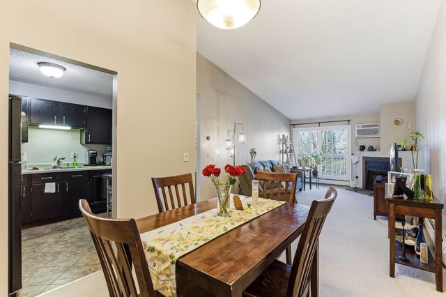 3850 Plymouth Boulevard 323, Plymouth, MN 55446