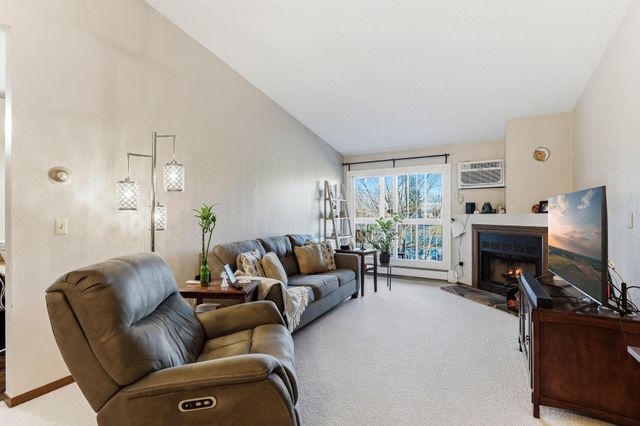 3850 Plymouth Boulevard 323, Plymouth, MN 55446