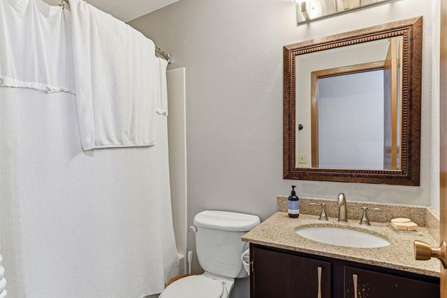 3850 Plymouth Boulevard 323, Plymouth, MN 55446