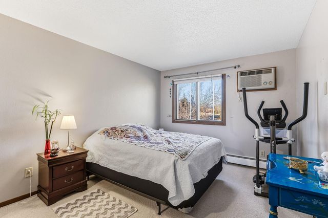 3850 Plymouth Boulevard 323, Plymouth, MN 55446