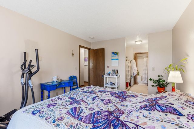 3850 Plymouth Boulevard 323, Plymouth, MN 55446