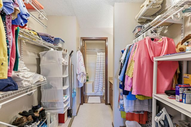 3850 Plymouth Boulevard 323, Plymouth, MN 55446