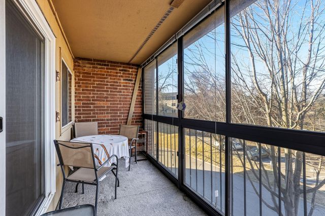 3850 Plymouth Boulevard 323, Plymouth, MN 55446