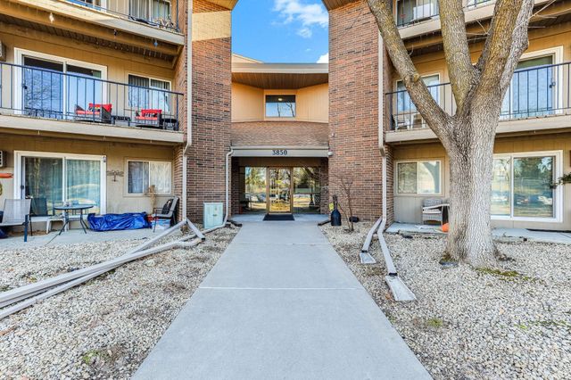 3850 Plymouth Boulevard 323, Plymouth, MN 55446