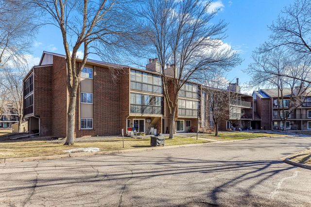 3850 Plymouth Boulevard 323, Plymouth, MN 55446