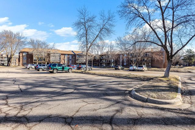 3850 Plymouth Boulevard 323, Plymouth, MN 55446