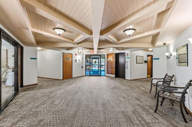 3850 Plymouth Boulevard 323, Plymouth, MN 55446