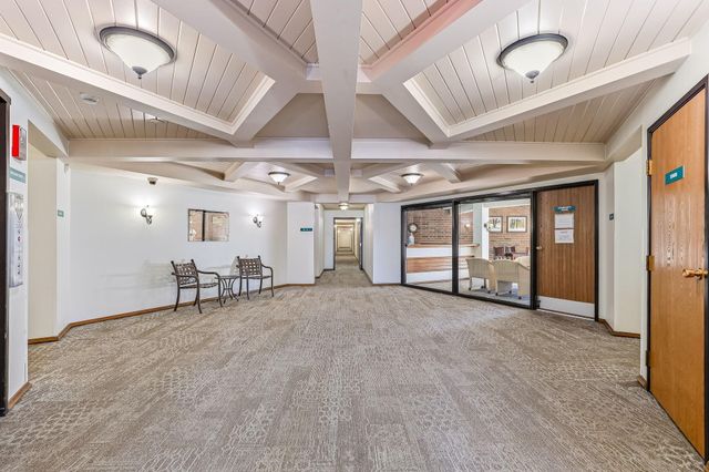 3850 Plymouth Boulevard 323, Plymouth, MN 55446