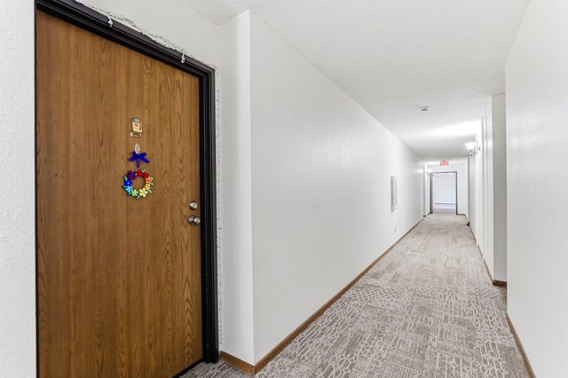 3850 Plymouth Boulevard 323, Plymouth, MN 55446