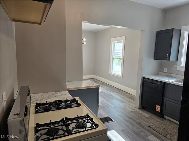 598 Cassius Avenue, Youngstown, OH 44505