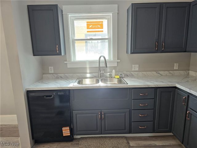 598 Cassius Avenue, Youngstown, OH 44505