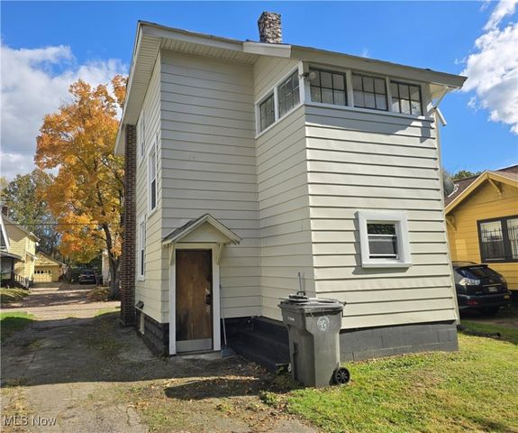 598 Cassius Avenue, Youngstown, OH 44505