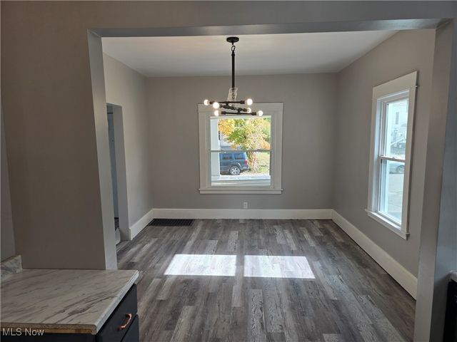 598 Cassius Avenue, Youngstown, OH 44505