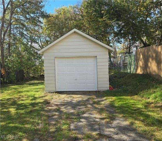 598 Cassius Avenue, Youngstown, OH 44505