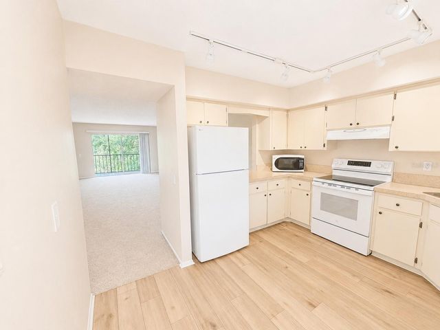 211 RUBENS DRIVE E, Nokomis, FL 34275