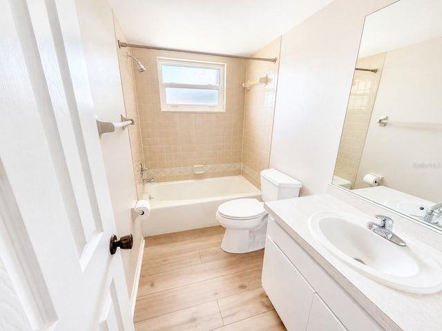 211 RUBENS DRIVE E, Nokomis, FL 34275