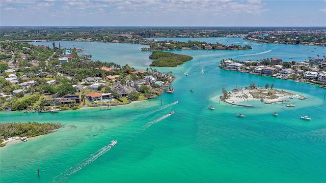 211 RUBENS DRIVE E, Nokomis, FL 34275