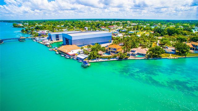 211 RUBENS DRIVE E, Nokomis, FL 34275