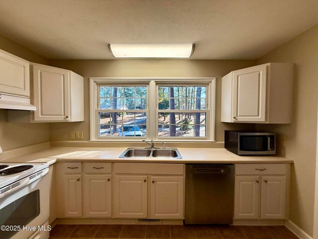 100 Clematis Road, Southern Pines, NC 28387