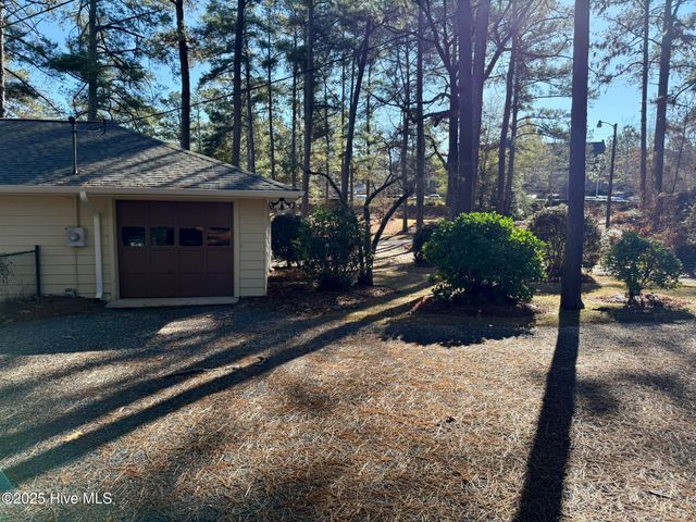 100 Clematis Road, Southern Pines, NC 28387