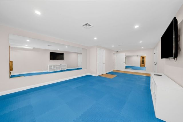 6 Little Meadow Way, North Reading, MA 01864