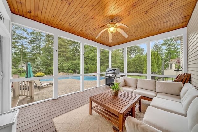 6 Little Meadow Way, North Reading, MA 01864