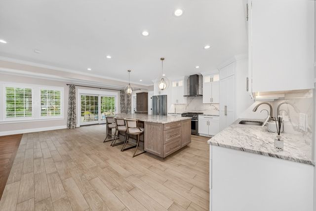 6 Little Meadow Way, North Reading, MA 01864